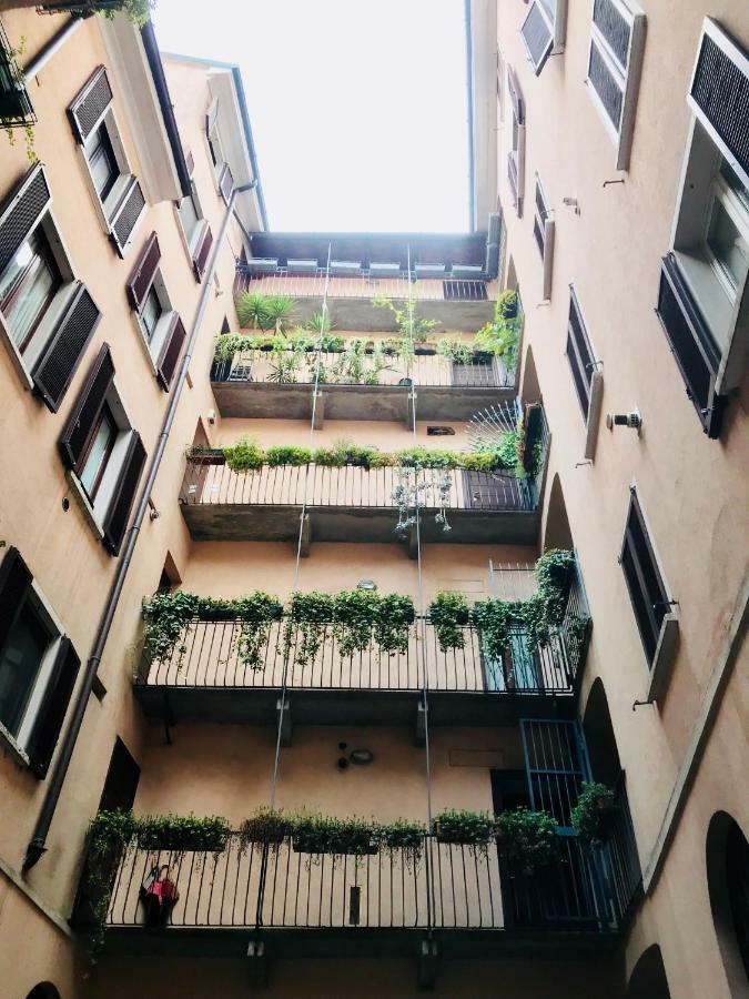 Comecasa Duomo - San Babila Lovely Apartment มิลาน ภายนอก รูปภาพ